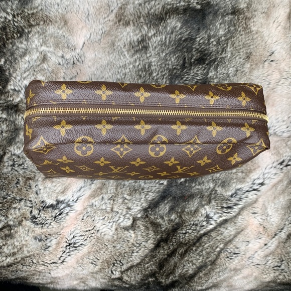 💯 Auth LOUIS VUITTON Monogram Trousse Toilette 28 - Picture 2 of 8